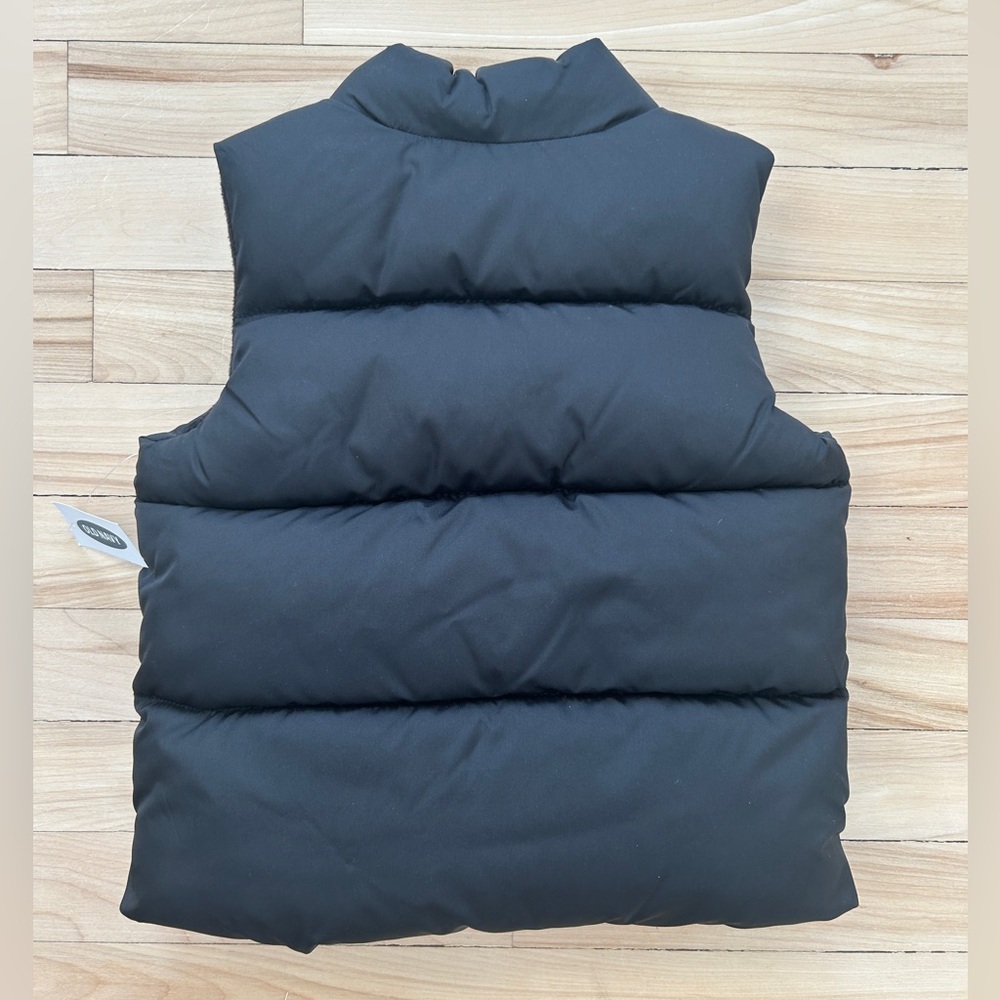 Toddler Old Navy Puffer Vest - Size 2T - NWT - Picture 2 of 4